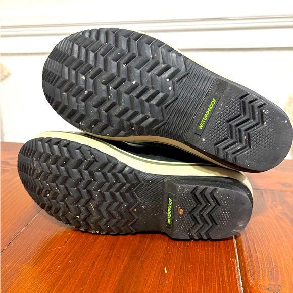 Kids size 5 Sorel Camouflage Green and Black Waterproof Boots - Picture 6 of 6